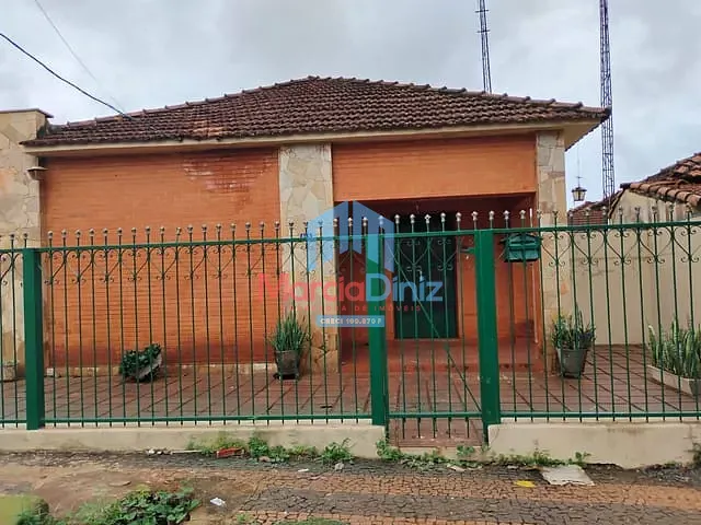 Casa com 550m² 3 quartos e 2 banheiros, à venda, no bairro Centro em Ituverava
