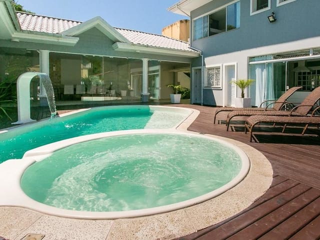 Casa com 530m² 4 quartos e 5 banheiros, à venda, no bairro Ingleses do Rio Vermelho em Florianópolis