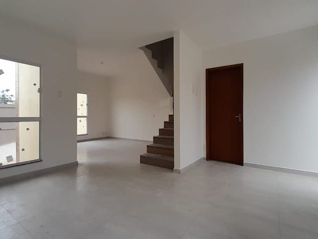 Foto do Casa - Linda Casa Duplex com Quintal, em condomínio fechado: Conforto e Natureza no Bairro Roma, Volta Redonda | OPEN HOUSE REAL ESTATE IMÓVEIS LTDA