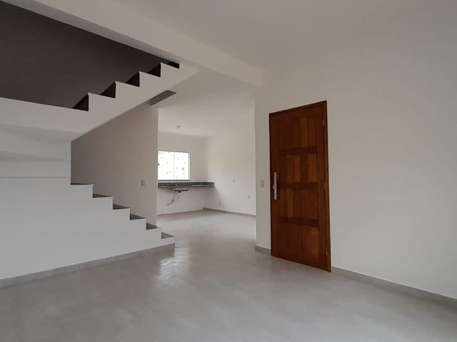 Foto do Casa - Linda Casa Duplex com Quintal, em condomínio fechado: Conforto e Natureza no Bairro Roma, Volta Redonda | OPEN HOUSE REAL ESTATE IMÓVEIS LTDA