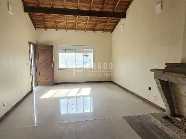 Casa com 360m² 2 quartos e 3 banheiros, à venda, no bairro Laranjal em Pelotas