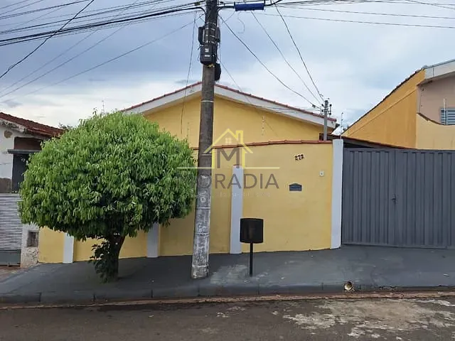 Casa com 200m² 3 quartos e 1 banheiro, à venda, no bairro Parque dos Municípios I em Guaxupé