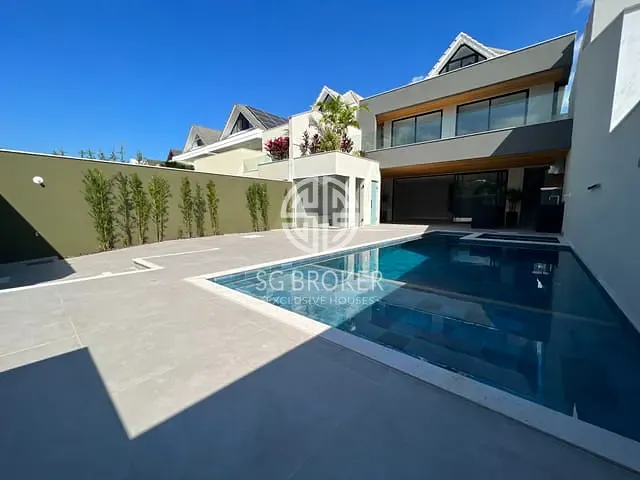 Casa com 315m² 5 quartos e 8 banheiros, à venda, no bairro Barra da Tijuca em Rio de Janeiro