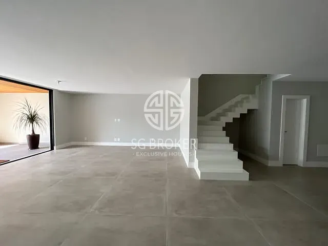 Casa com 315m² 5 quartos e 8 banheiros, à venda, no bairro Barra da Tijuca em Rio de Janeiro