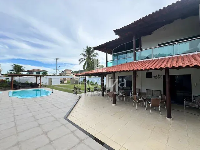 Casa 4 quartos e 3 banheiros, à venda, no bairro Olivença em Ilhéus