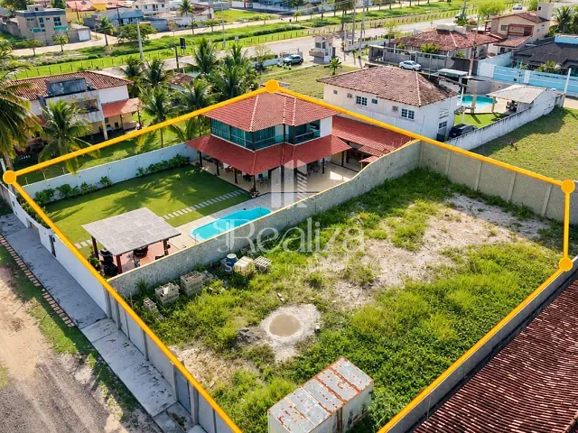 Casa 4 quartos e 3 banheiros, à venda, no bairro Olivença em Ilhéus