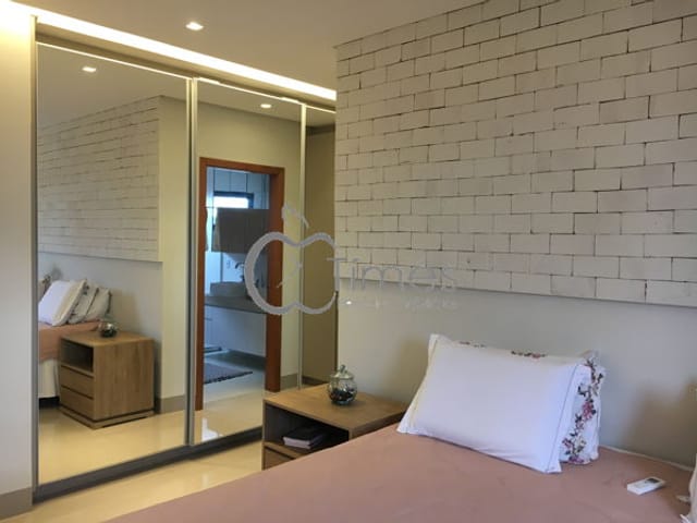 Casa com 435m² 4 quartos e 4 banheiros, à venda, no bairro Não informado em Goiânia