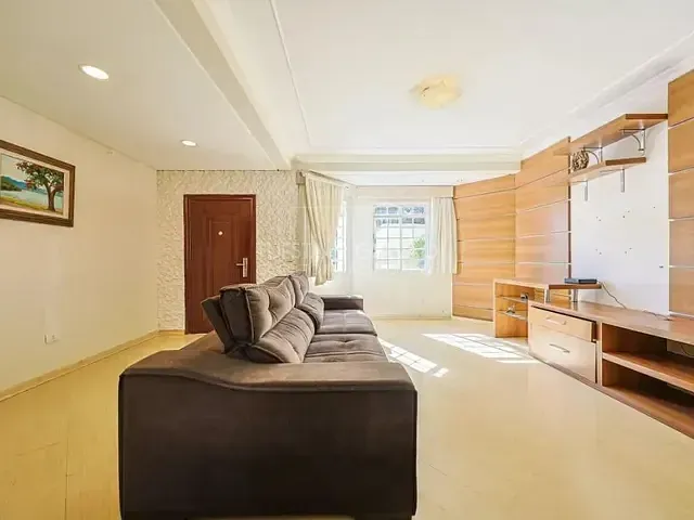 Casa com 168m² 3 quartos e 3 banheiros, à venda, no bairro Santo Inácio em Curitiba