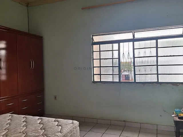 Casa com 750m² 3 quartos e 1 banheiro, à venda, no bairro Monte Castelo em Campo Grande