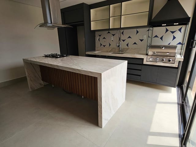 Casa com 300m² 3 quartos e 4 banheiros, à venda, no bairro Caldeira em Indaiatuba