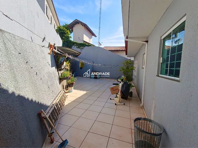 Casa com 408m² 4 quartos e 4 banheiros, à venda, no bairro Centro em Apucarana