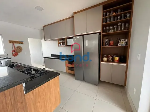 Casa com 250m² 3 quartos e 3 banheiros, à venda ou para alugar, no bairro Condominio Portal Vale do Sol em Porto Feliz