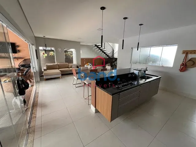 Casa com 250m² 3 quartos e 3 banheiros, à venda ou para alugar, no bairro Condominio Portal Vale do Sol em Porto Feliz
