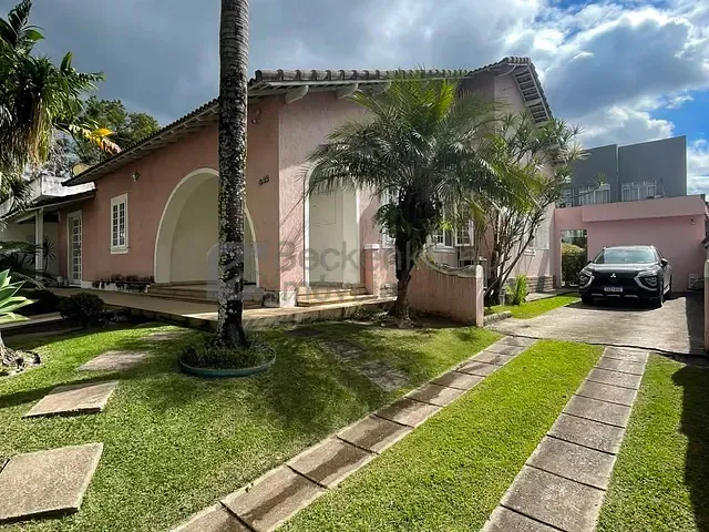 Casa com 734m² 3 quartos e 3 banheiros, à venda, no bairro Vila Santa Cecília em Volta Redonda