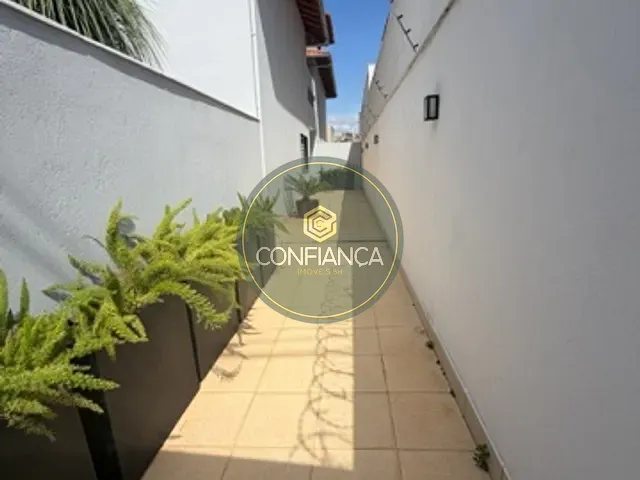 Casa 3 quartos e 2 banheiros, para alugar, no bairro Nova Vista em Belo Horizonte