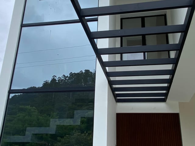 Foto do Casa - Casa de dois pavimentos com três suítes, financiável, em condomínio fechado no Vilaporé II - Canajurê - Florianópolis/SC | Costão Sul Imóveis