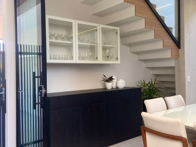 Casa 3 quartos e 4 banheiros, à venda, no bairro Gleba Simon Frazer em Londrina