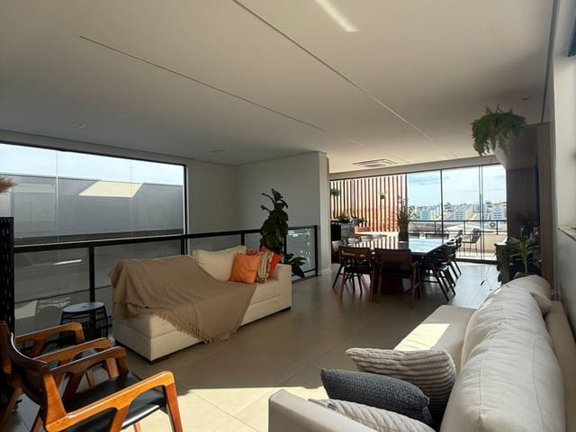 Casa 3 quartos e 4 banheiros, à venda, no bairro Gleba Simon Frazer em Londrina