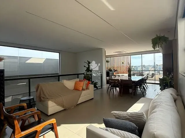 Casa 3 quartos e 4 banheiros, à venda, no bairro Gleba Simon Frazer em Londrina