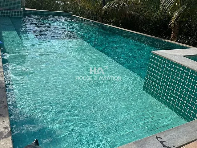 Casa com 1400m² 4 quartos e 7 banheiros, à venda, no bairro Residencial Aldeia do Vale em Goiânia