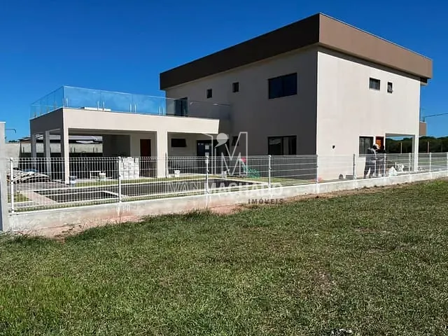 Casa com 550m² 4 quartos e 6 banheiros, para alugar, no bairro Rosário de Fátima em Serra