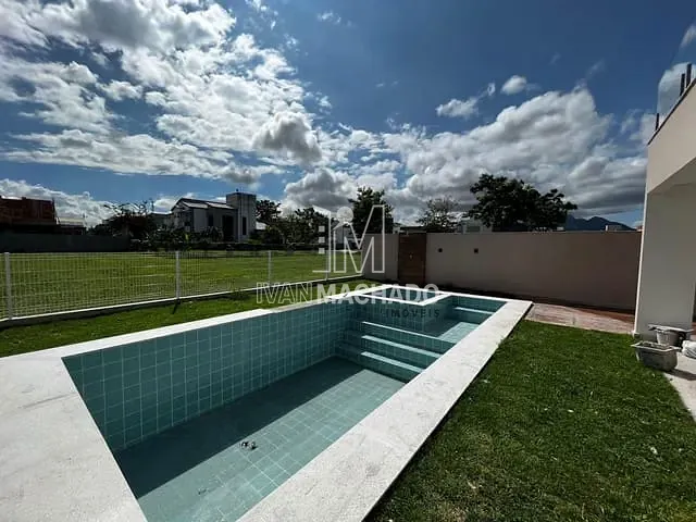 Casa com 550m² 4 quartos e 6 banheiros, para alugar, no bairro Rosário de Fátima em Serra