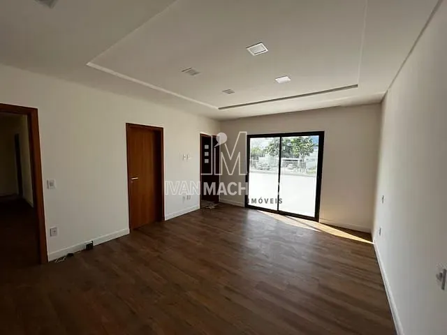 Casa com 550m² 4 quartos e 6 banheiros, para alugar, no bairro Rosário de Fátima em Serra