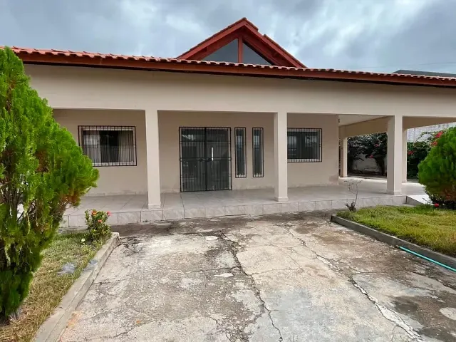 Casa 3 quartos e 1 banheiro, à venda ou para alugar, no bairro Amaury Alves de Menezes em Paulo Afonso