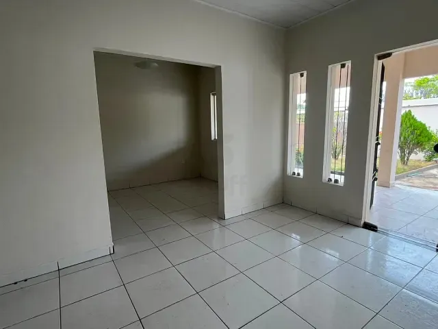 Casa 3 quartos e 1 banheiro, à venda ou para alugar, no bairro Amaury Alves de Menezes em Paulo Afonso