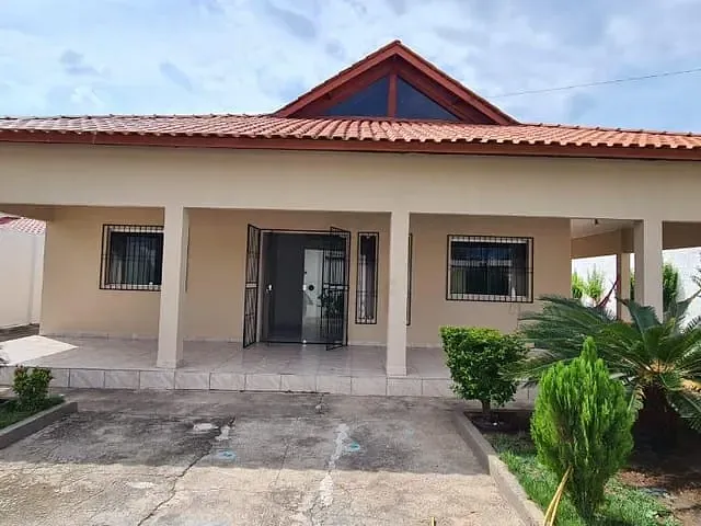 Casa 3 quartos e 1 banheiro, à venda ou para alugar, no bairro Amaury Alves de Menezes em Paulo Afonso