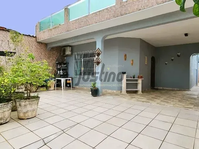 Casa com 212m² 3 quartos e 2 banheiros, à venda, no bairro Balneário Pigalle em Itanhaém