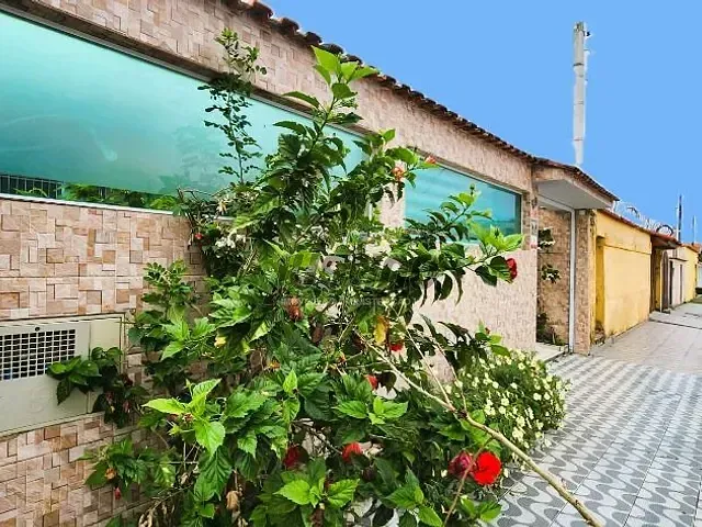 Casa com 212m² 3 quartos e 2 banheiros, à venda, no bairro Balneário Pigalle em Itanhaém