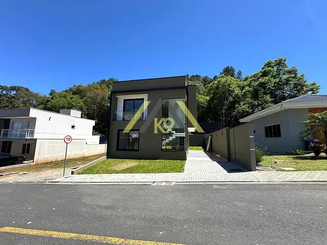 Casa com 220m² 3 quartos e 3 banheiros, à venda, no bairro Campo Pequeno em Colombo