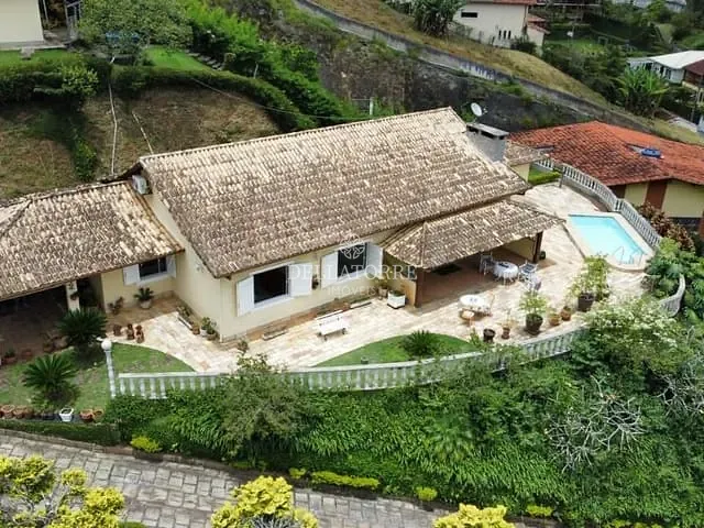 Casa com 4091m² 3 quartos e 3 banheiros, à venda, no bairro Golfe em Teresópolis