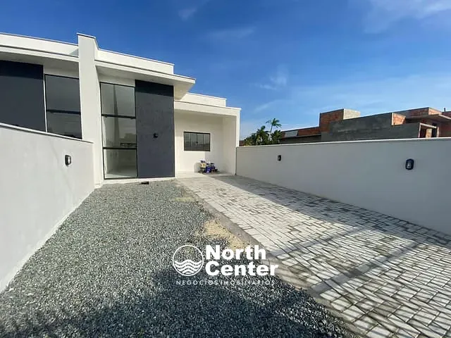 Casa com 150m² 3 quartos e 2 banheiros, à venda, no bairro Costeira em Balneário Barra do Sul