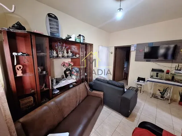 Casa com 199m² 3 quartos e 1 banheiro, à venda, no bairro Angola em Guaxupé