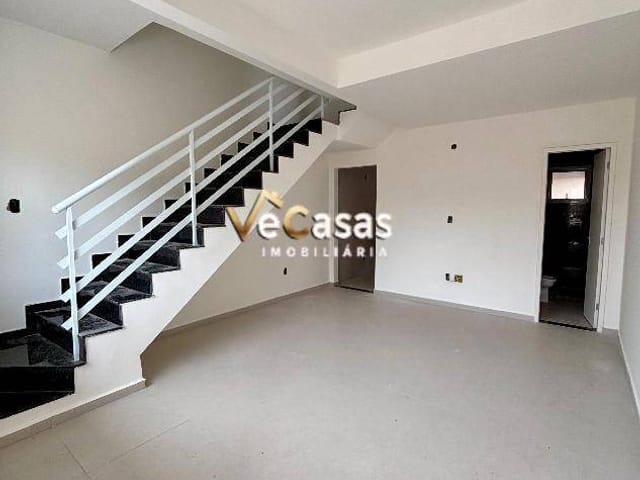 Casa com 100m² 2 quartos e 2 banheiros, à venda, no bairro Ouro Verde em Rio das Ostras