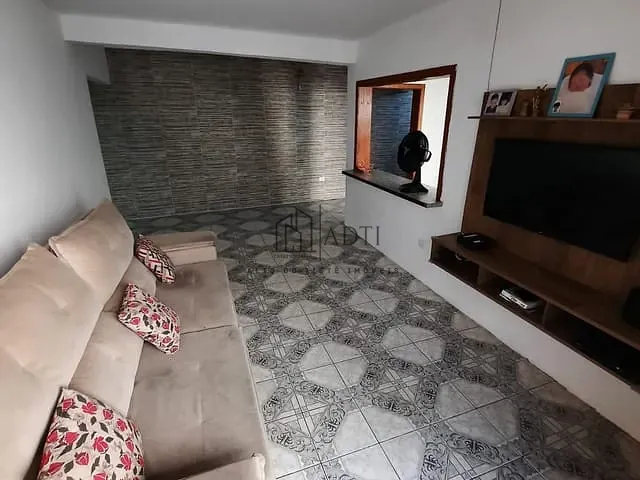 Casa à venda, no bairro Jardim Layr em Mogi das Cruzes