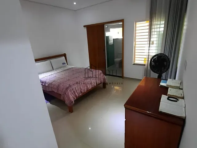 Casa à venda, no bairro Jardim Layr em Mogi das Cruzes