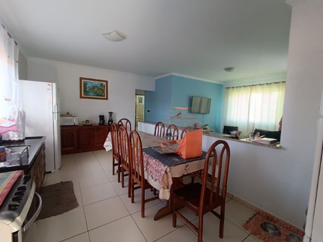 Casa com 280m² 3 quartos e 1 banheiro, à venda, no bairro Centro em Apucarana