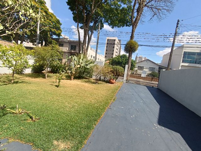 Casa com 280m² 3 quartos e 1 banheiro, à venda, no bairro Centro em Apucarana