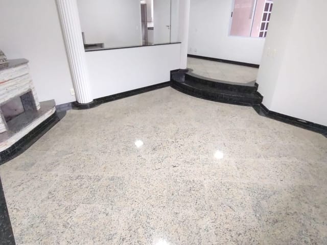 Casa com 420m² 4 quartos e 4 banheiros, à venda, no bairro Orfãs em Ponta Grossa