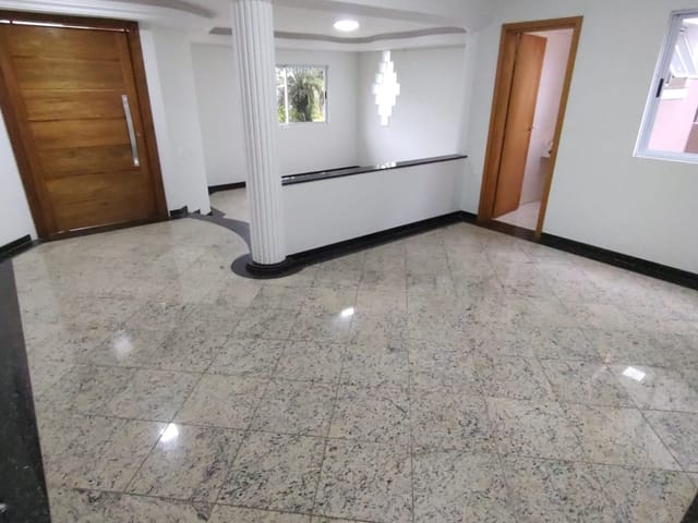 Casa com 420m² 4 quartos e 4 banheiros, à venda, no bairro Orfãs em Ponta Grossa
