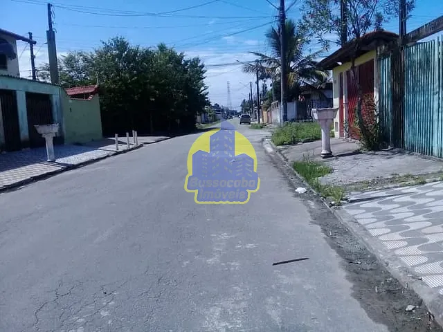 Casa com 140m² 2 quartos e 2 banheiros, à venda, no bairro Vila Seabra em Mongaguá