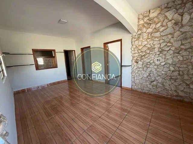 Casa 3 quartos e 1 banheiro, para alugar, no bairro Vila Nova Vista em Sabará