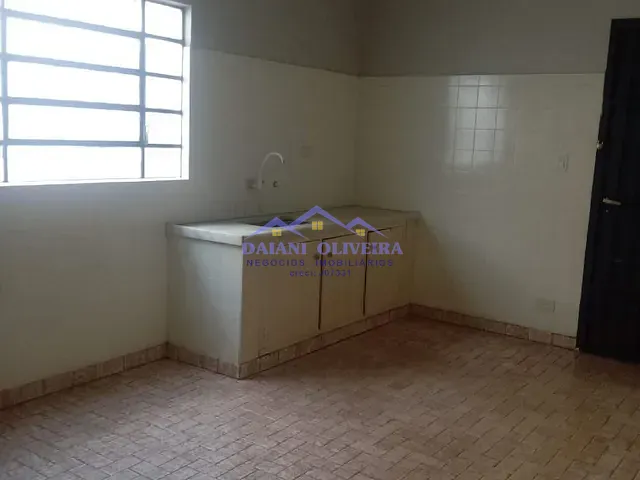 Casa 3 quartos e 1 banheiro, para alugar, no bairro CENTRO em Cambará