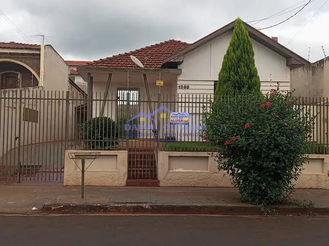 Casa 3 quartos e 1 banheiro, para alugar, no bairro CENTRO em Cambará