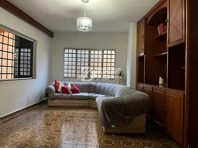 Casa com 475m² 6 quartos e 4 banheiros, à venda, no bairro Jardim Induberaba em Uberaba