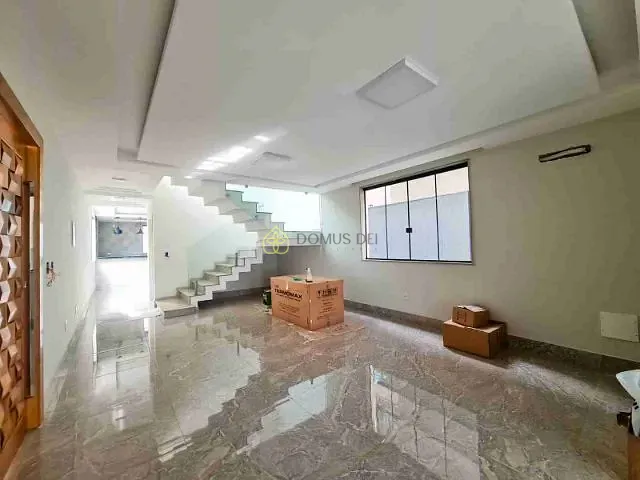 Casa com 287m² 3 quartos e 3 banheiros, à venda, no bairro Jardim Belvedere em Volta Redonda