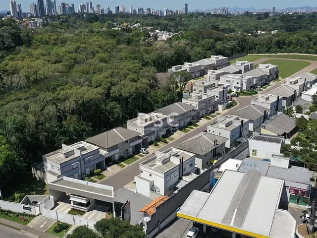 Casa com 539m² 3 quartos e 1 banheiro, à venda, no bairro Campo Comprido em Curitiba
